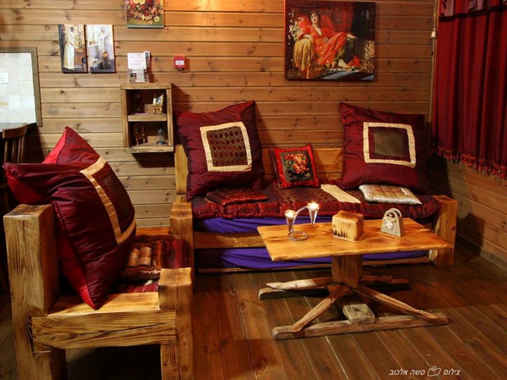 Ha'Bait Ba'Kfar Guesthouse Bruchim Qela' Alon Quarto foto
