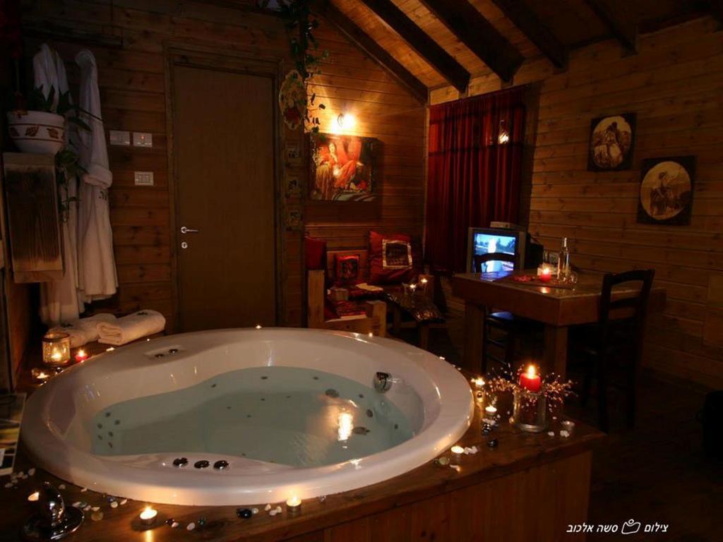Ha'Bait Ba'Kfar Guesthouse Bruchim Qela' Alon Quarto foto